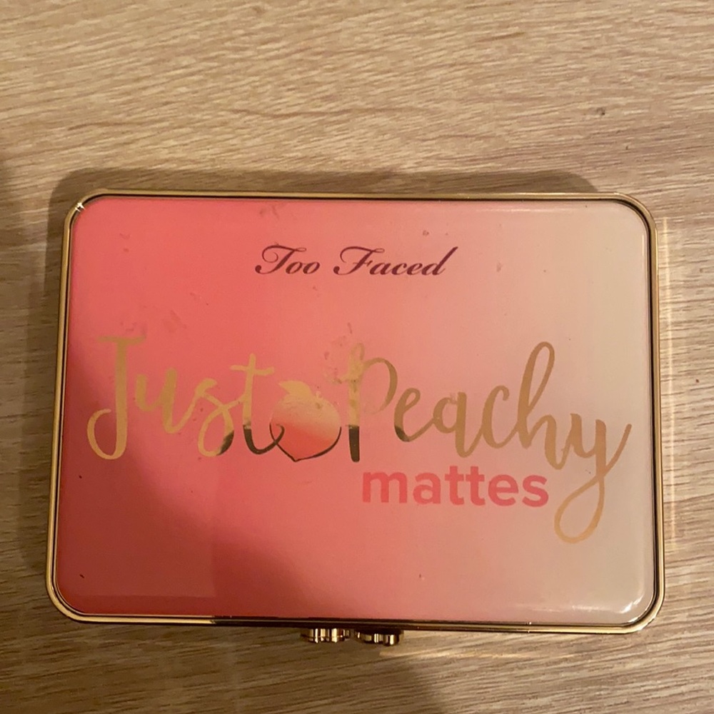 Too faced just peachy Mattes palette 🍑